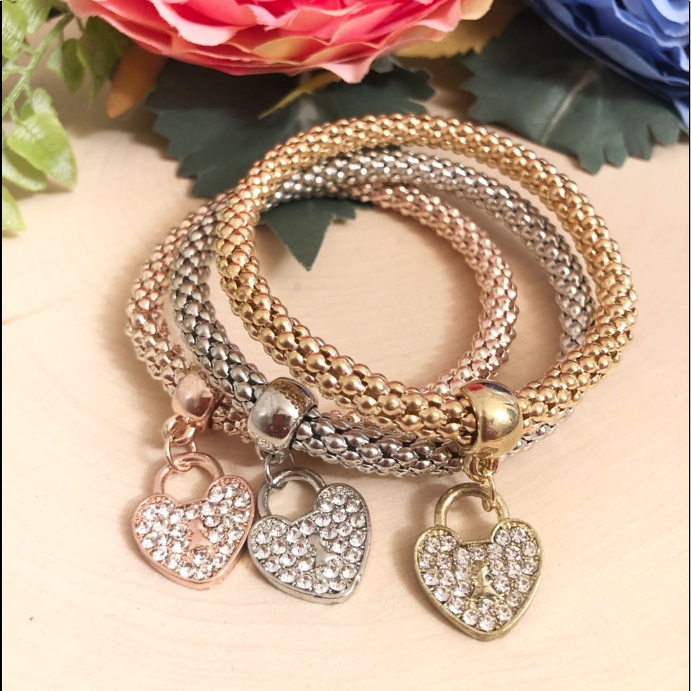 Hearts 💕 Charm Stretch Bracelet Set